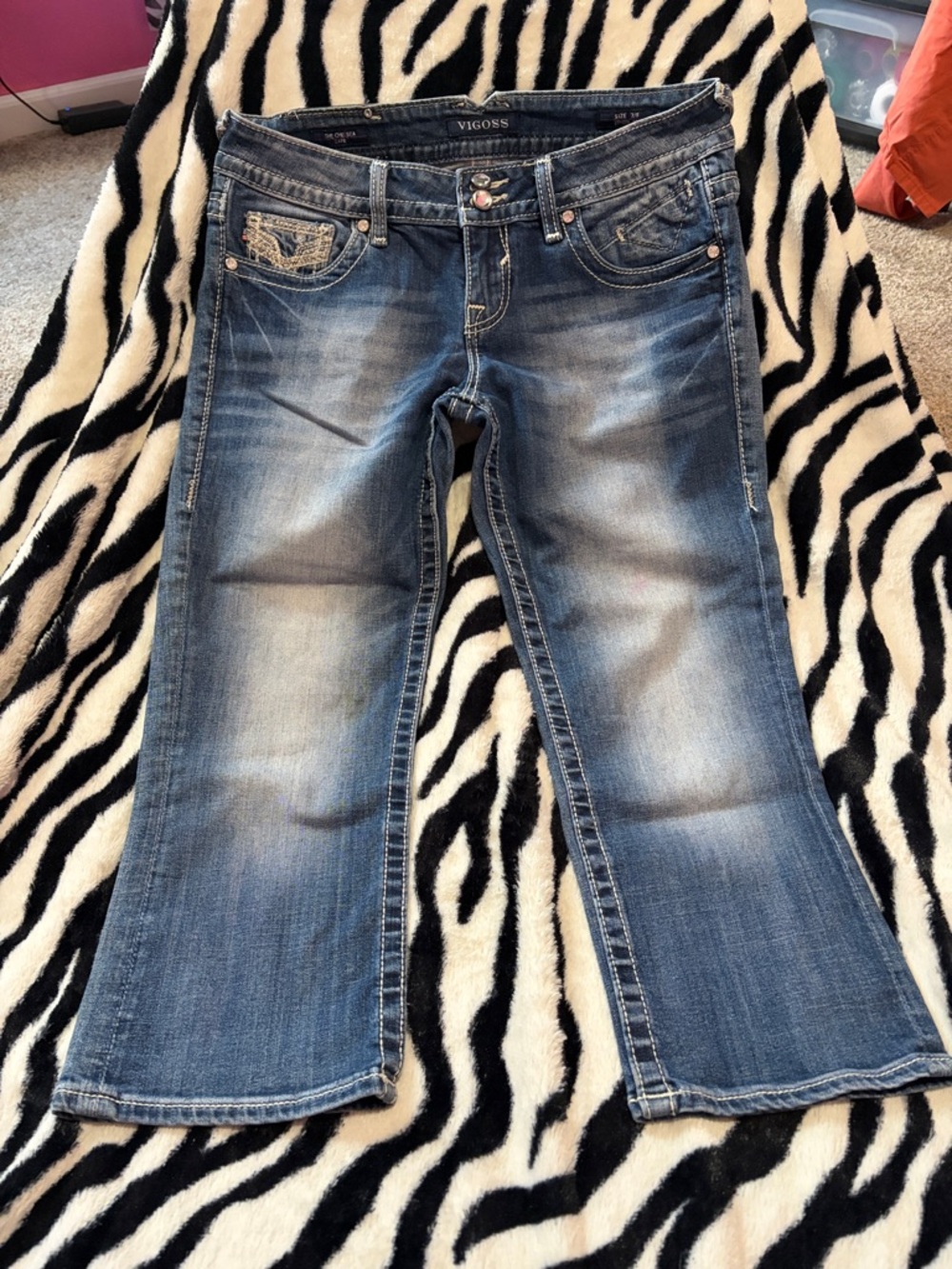 Size 7-8 Vigoss Women's Blue Distressed Crop jeans